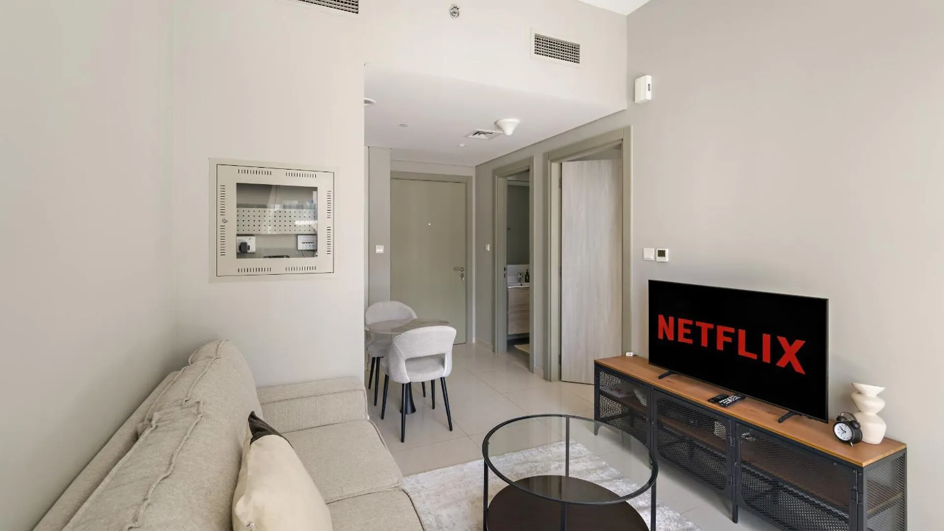 Vayk - Stylish 1 Bd In Business Bay location
